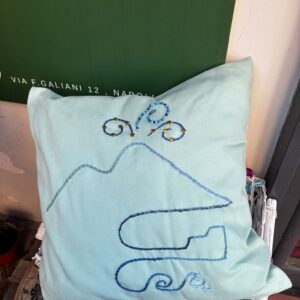 Cuscino ricamato a mano azzurro e blu con Vesuvio